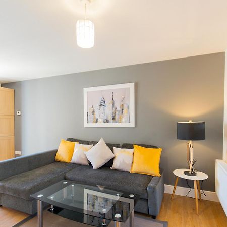 Velvet 1-Bedroom Apartment, Clockhouse, Hoddesdon Eksteriør bilde