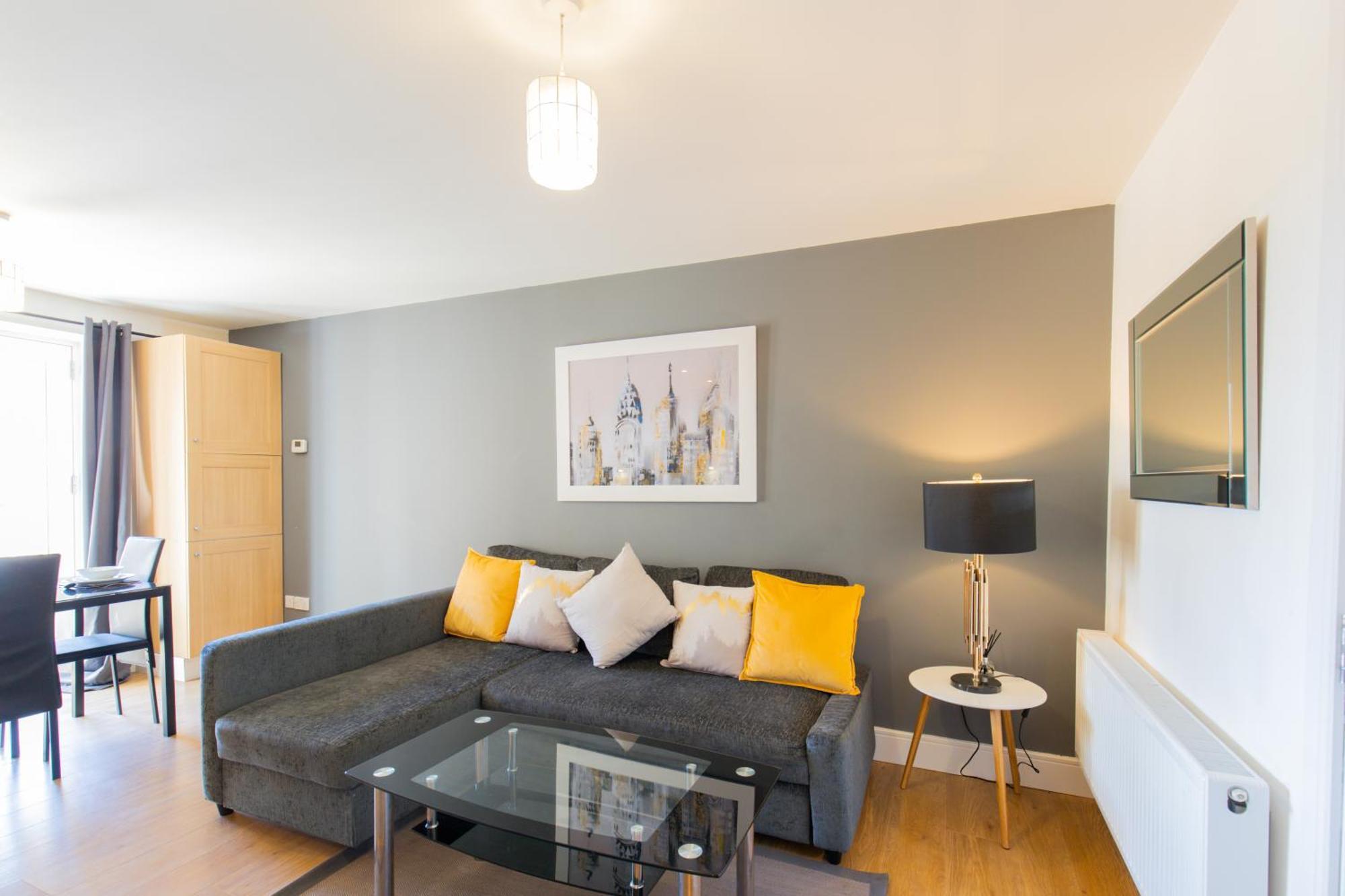 Velvet 1-Bedroom Apartment, Clockhouse, Hoddesdon Eksteriør bilde
