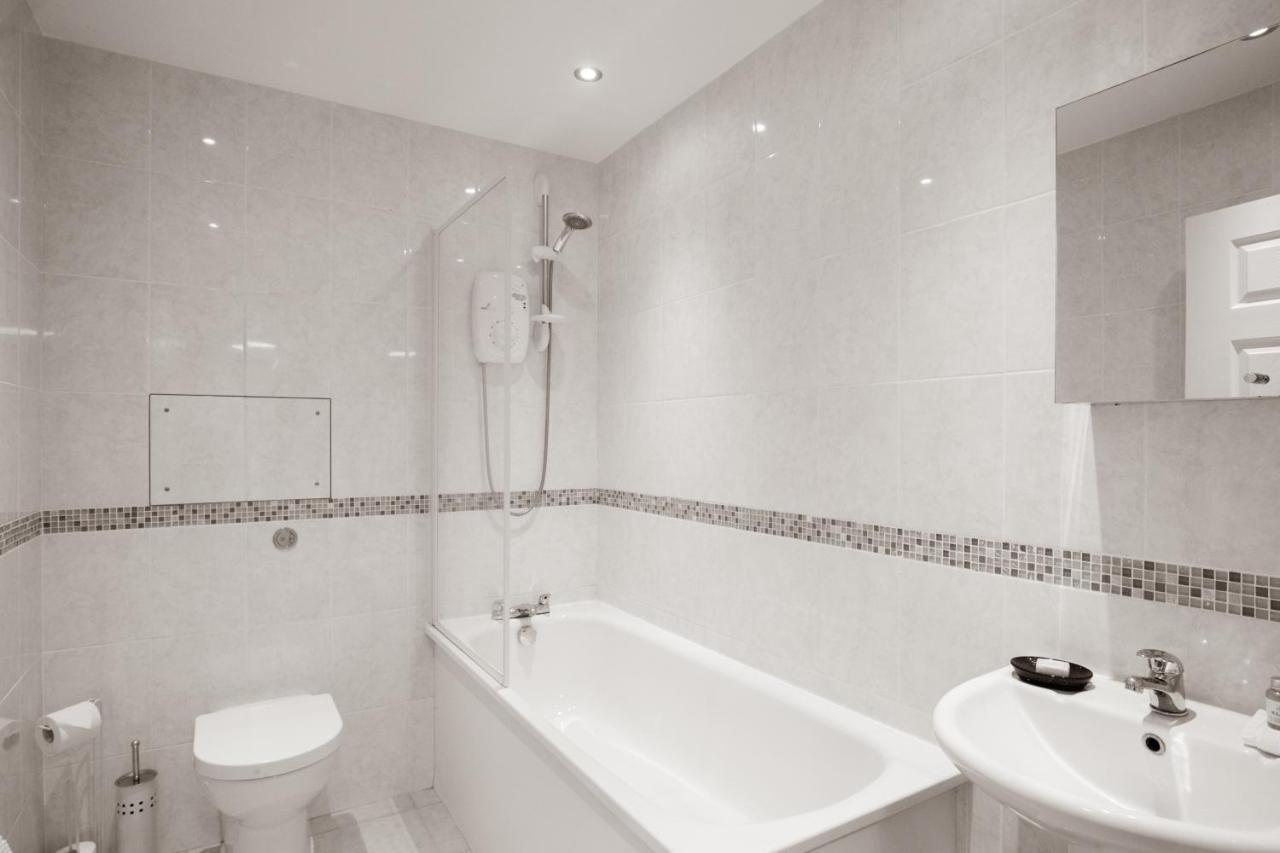 Velvet 1-Bedroom Apartment, Clockhouse, Hoddesdon Eksteriør bilde